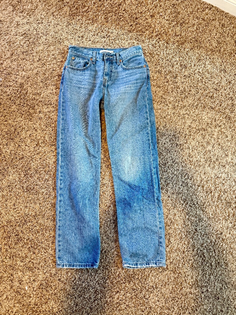 Levi’s Low Pro Straight jeans in a light wash, size W25.